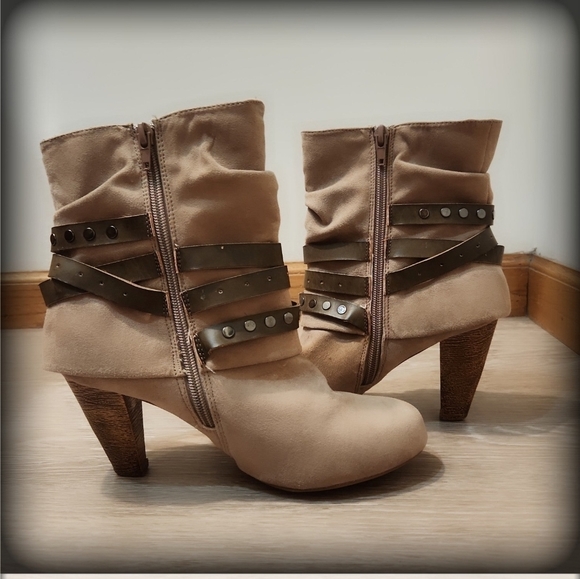 Madden Girl Woman's Boots Size 7 New - Picture 7 of 7